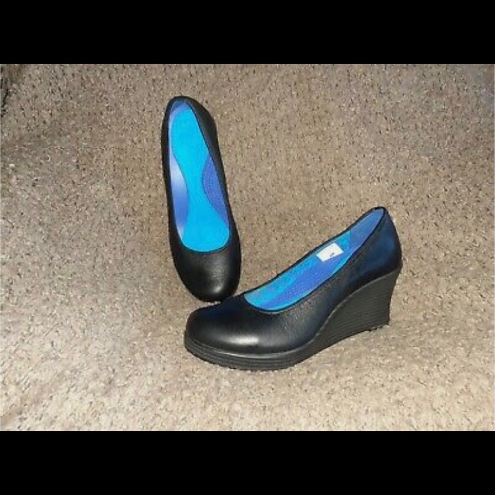 CROCS Black Leather Closed Toe Wedge Heel-Size 6-